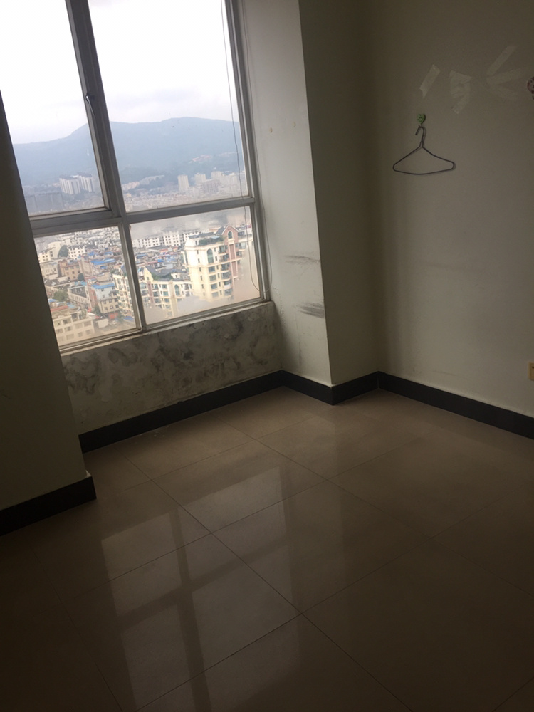 3室2廳2陽臺(tái) 江東四季公寓臥室