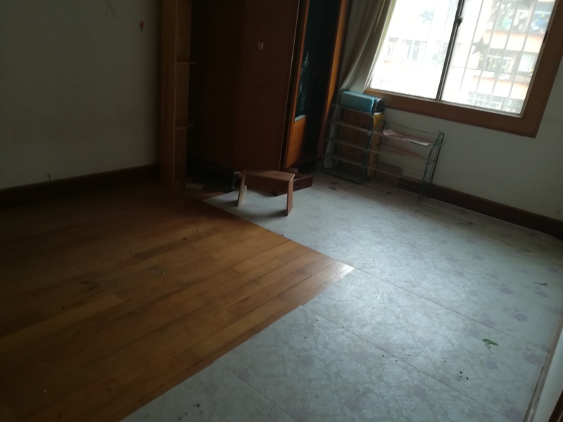 4室2廳1陽臺 金星小區(qū)臥室