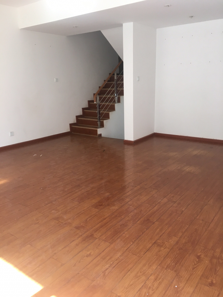 5室2廳 上游水岸一期別墅門廳