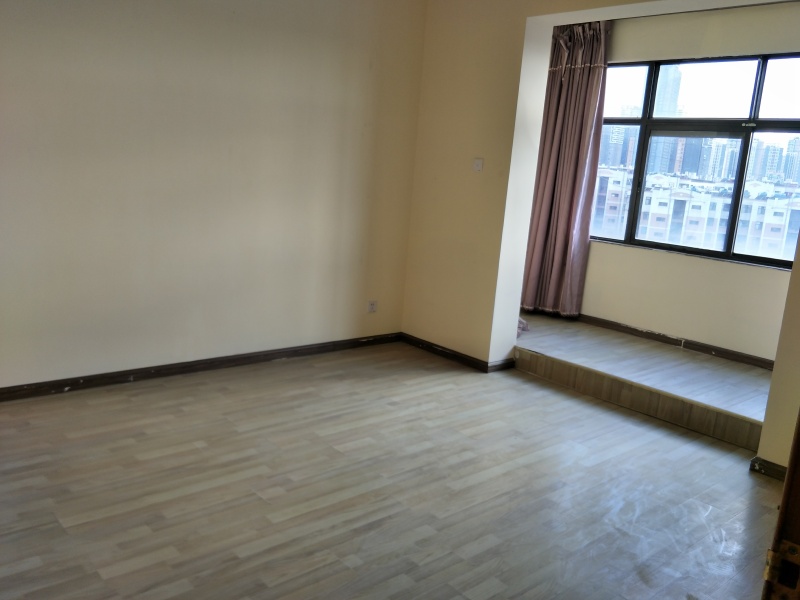 3室2廳1陽臺 金實小區(qū)臥室