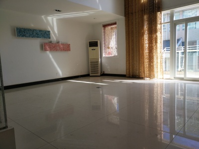 4室2廳2陽(yáng)臺(tái) 路馨小區(qū)