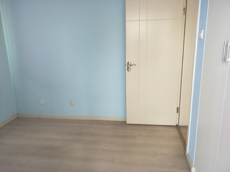 1室2廳2陽臺(tái) 春之城餐廳