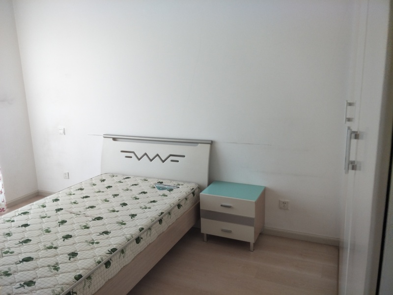 1室2廳2陽臺(tái) 春之城臥室