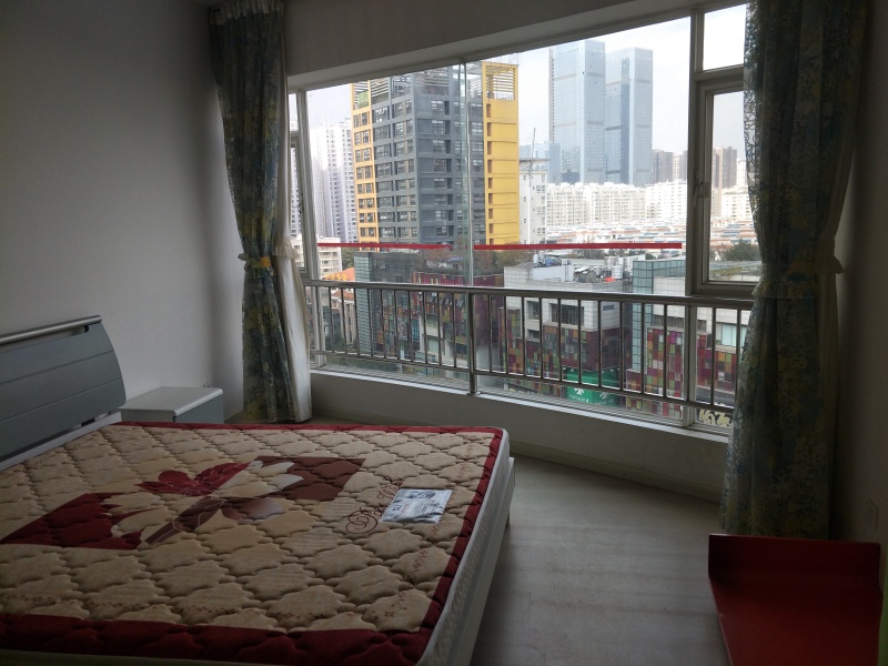 1室2廳2陽臺(tái) 春之城臥室