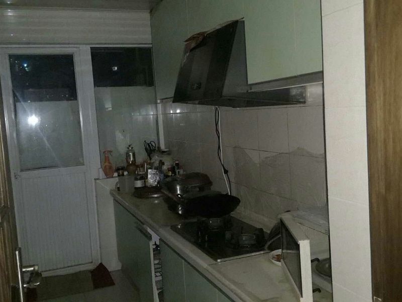 3室2廳2陽(yáng)臺(tái) 世紀(jì)城玉春苑廚房