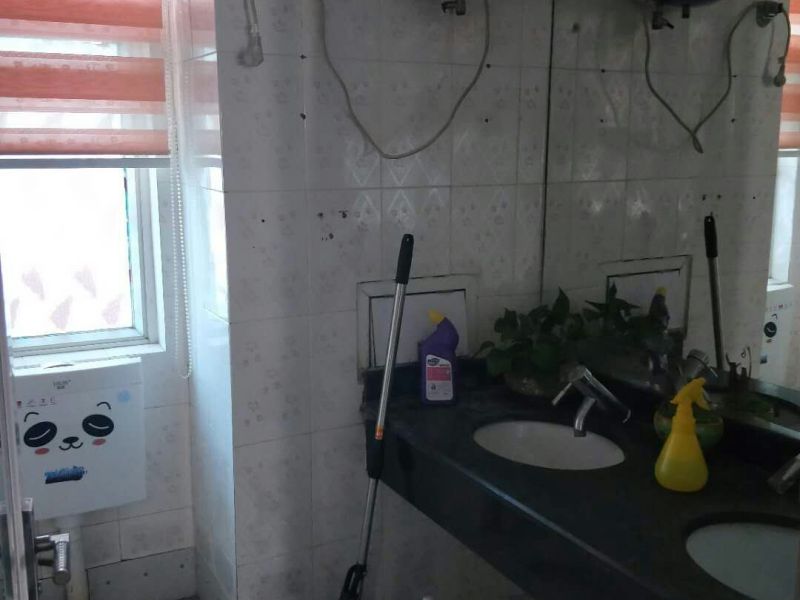 4室2廳2陽(yáng)臺(tái) 匯都國(guó)際一期衛(wèi)生間