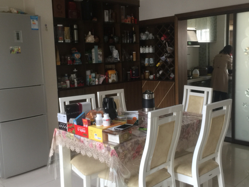 4室2廳2陽(yáng)臺(tái) 香檳小鎮(zhèn)別墅餐廳