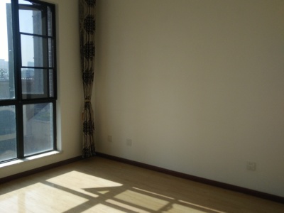 3室2廳1陽(yáng)臺(tái) 同德昆明廣場(chǎng)B區(qū)