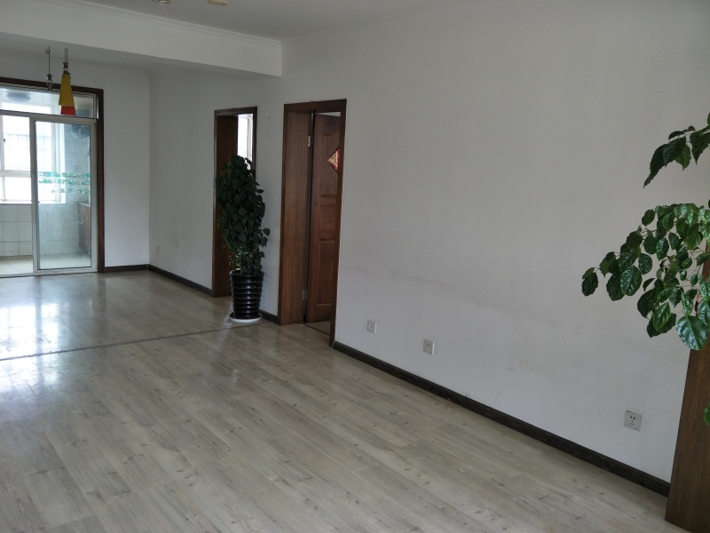 2室2廳1陽(yáng)臺(tái) 齒輪廠職工單位房門廳