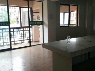 5室2廳2陽臺 邦盛南城坊客廳