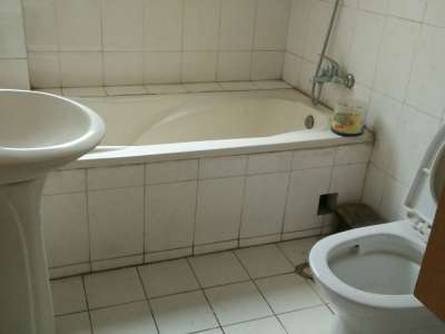 3室2廳1陽臺 省委5號院衛(wèi)生間