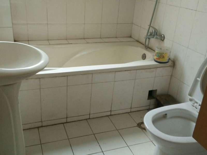 3室2廳1陽臺 省委5號院衛(wèi)生間