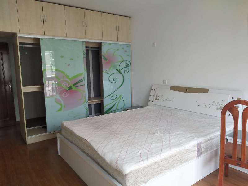 3室2廳2陽臺(tái) 世紀(jì)城玉春苑門廳