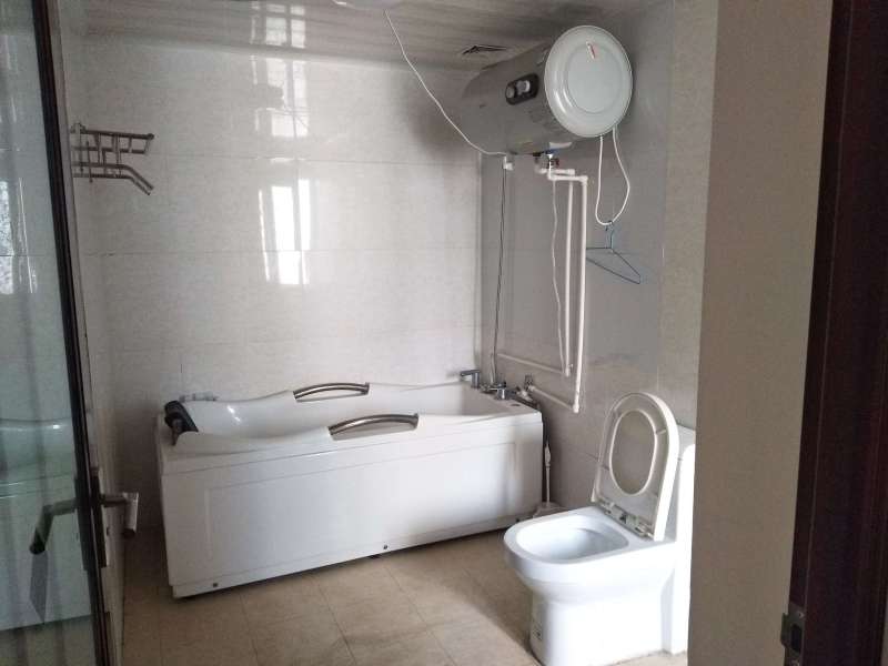 3室2廳2陽臺(tái) 世紀(jì)城玉春苑門廳