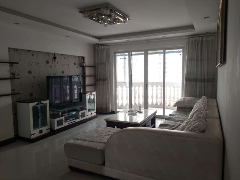 3室2廳2陽臺(tái) 世紀(jì)城玉春苑客廳