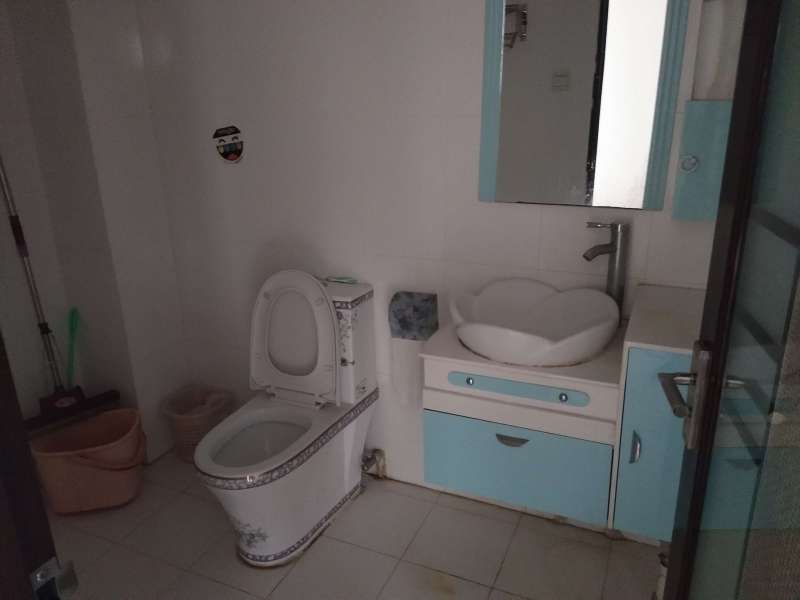 3室2廳2陽臺(tái) 世紀(jì)城玉春苑客廳