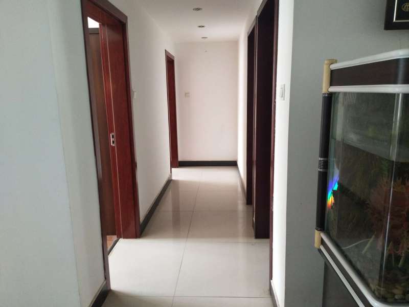 3室2廳2陽臺(tái) 世紀(jì)城玉春苑客廳