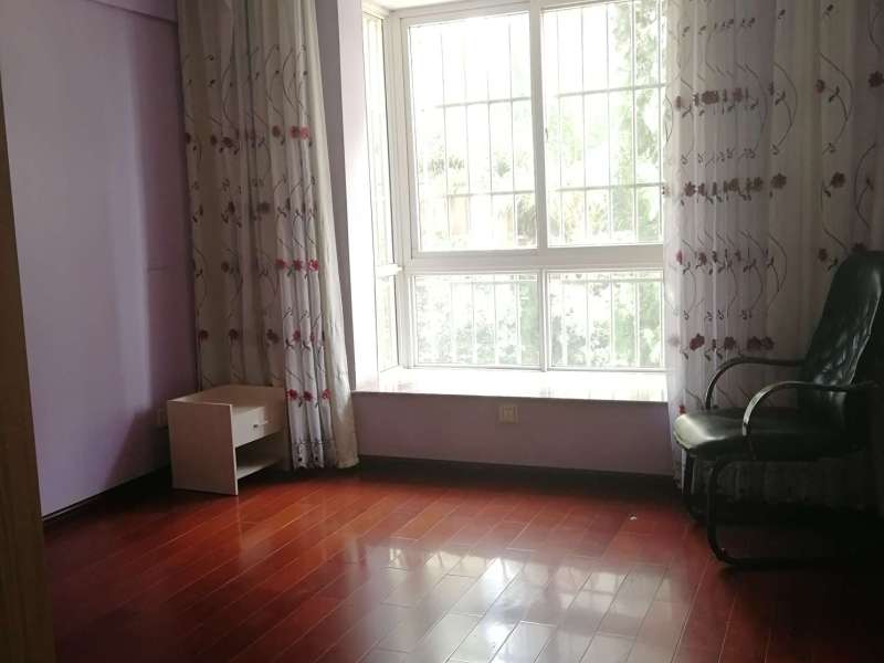 3室2廳2陽臺 盛世豪庭一、三期客廳