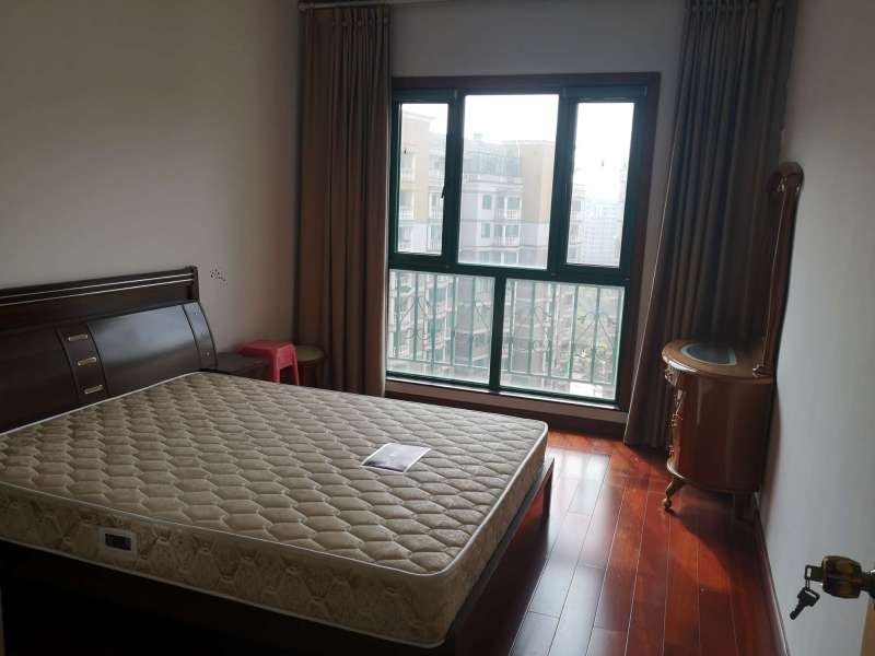 5室2廳2陽臺 世紀(jì)城元春苑臥室