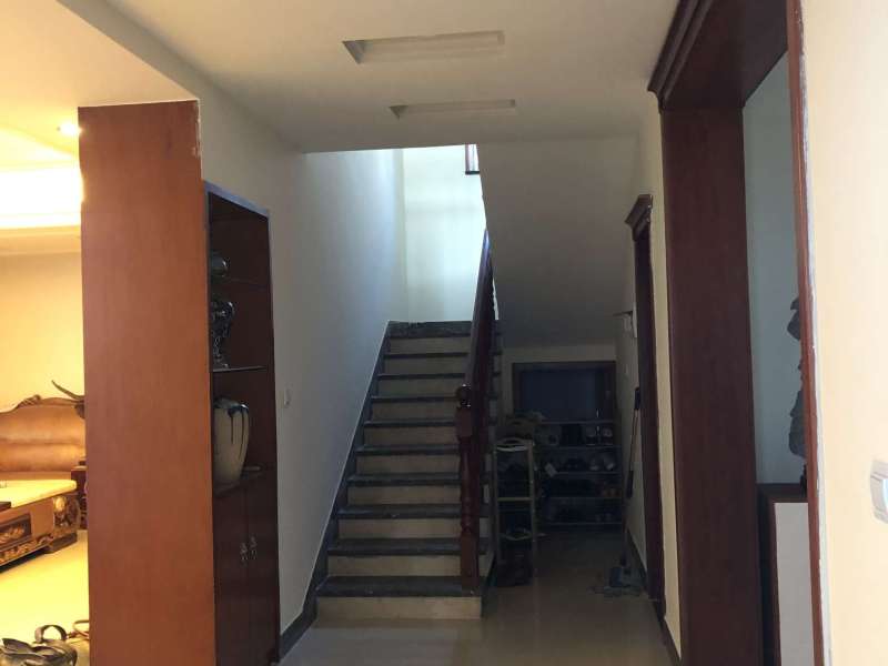 5室2廳3陽臺 錦繡花園別墅客廳