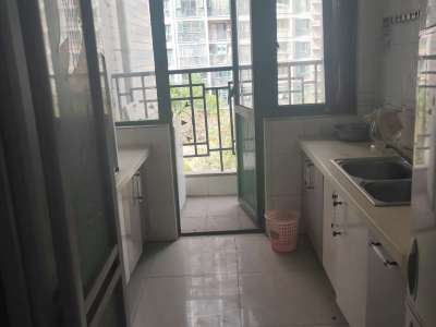 3室2廳2陽(yáng)臺(tái) 世紀(jì)城迎春苑