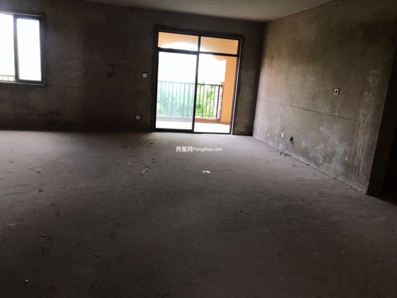 5室2廳2陽臺(tái) 平和花園客廳