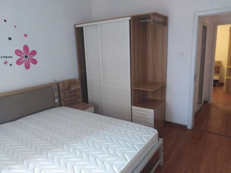 3室2廳2陽臺 國?，F代城薔薇苑臥室