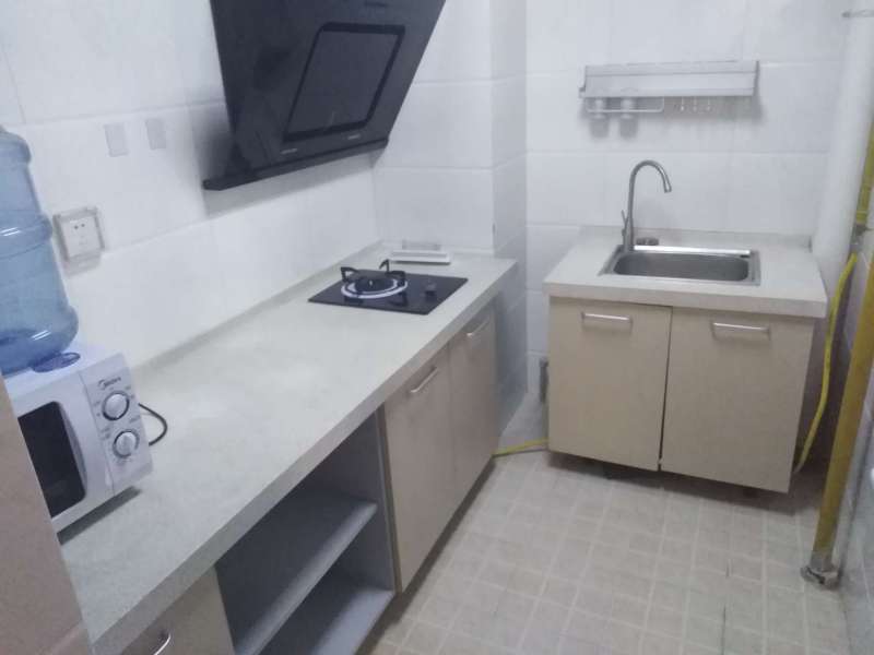 3室2廳2陽臺 國?，F代城薔薇苑廚房