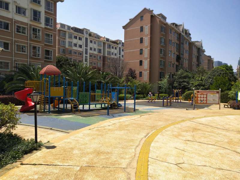 6室2廳3陽臺(tái) 佳湖花園別墅門廳