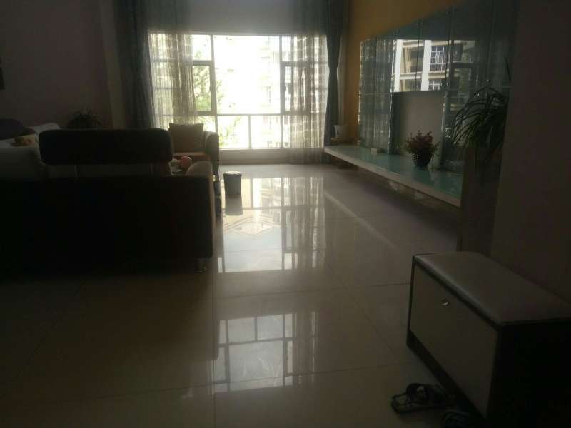 5室2廳2陽臺 大成名園客廳