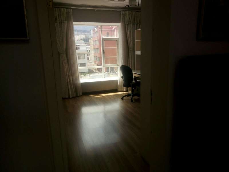 5室2廳2陽臺 大成名園臥室