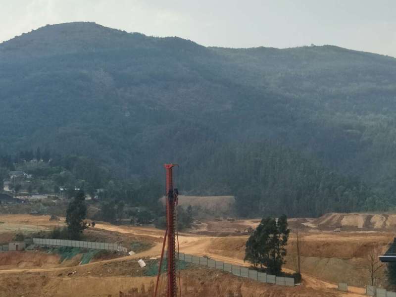 2室2廳1陽(yáng)臺(tái) 中天城天闊客廳