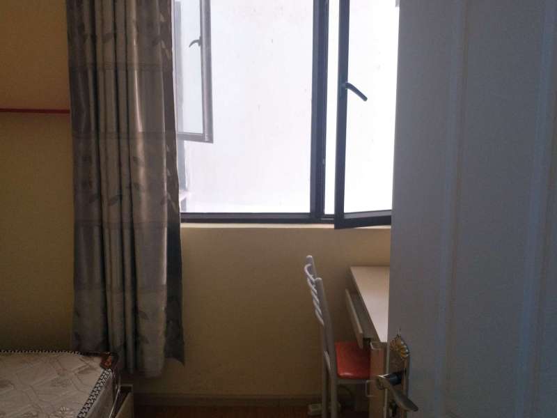 5室1廳1陽臺 萬彩城二期臥室