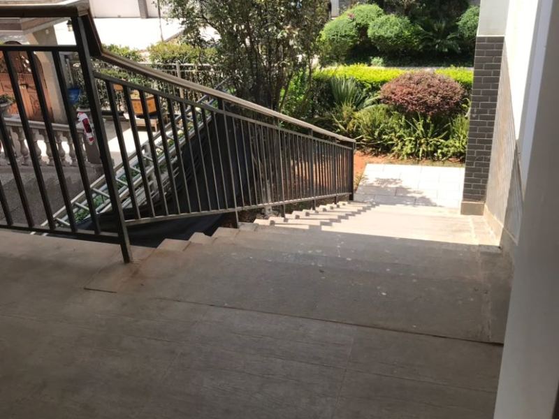 7室4廳3陽臺 金江小區(qū)熙苑別墅門廳