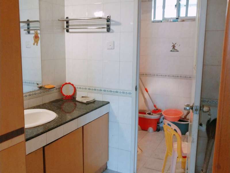 4室2廳2陽臺 機電裕海小區(qū)（上馬村）衛(wèi)生間