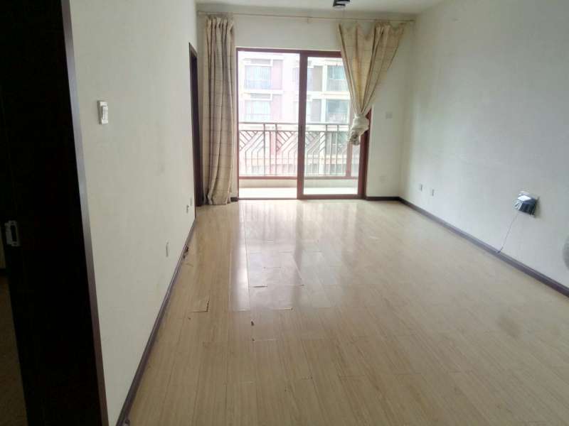 6室3廳1陽臺 南亞風(fēng)情第壹城星河苑客廳