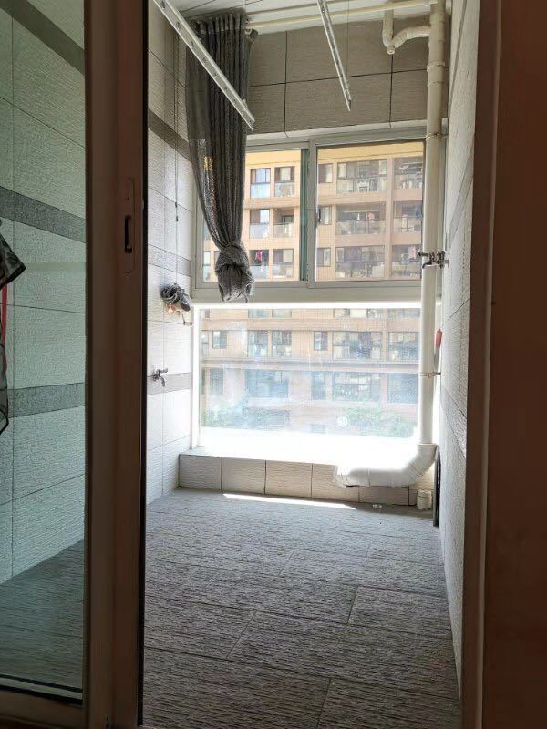 2室2廳1陽臺(tái) 濱江俊園回遷組團(tuán)門廳