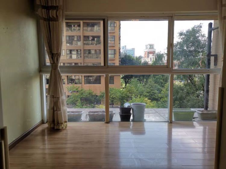 2室2廳1陽臺(tái) 濱江俊園回遷組團(tuán)門廳