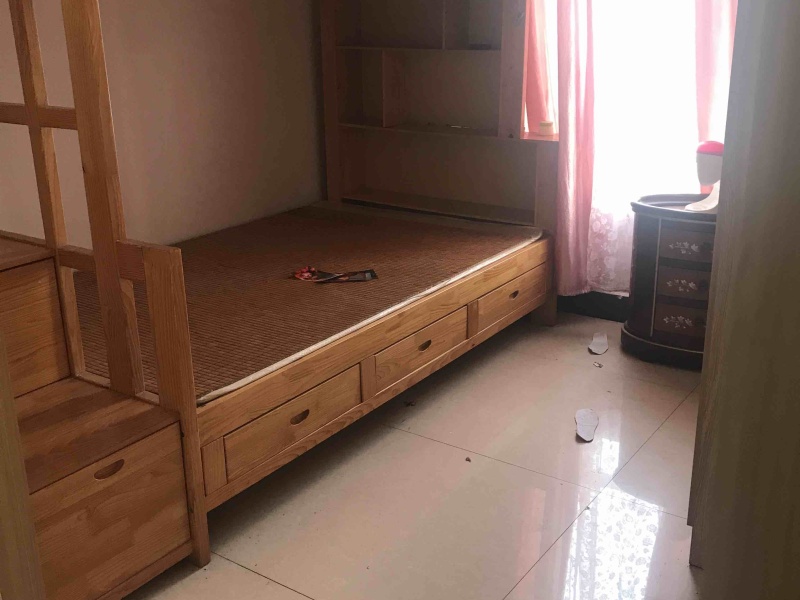 3室2廳2陽(yáng)臺(tái) 東驤神駿一期臥室