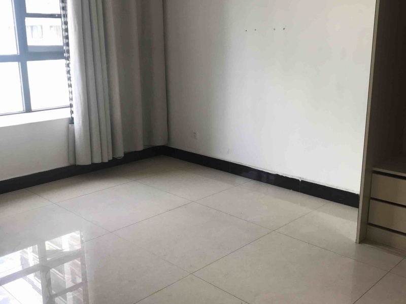 3室2廳2陽(yáng)臺(tái) 東驤神駿一期臥室