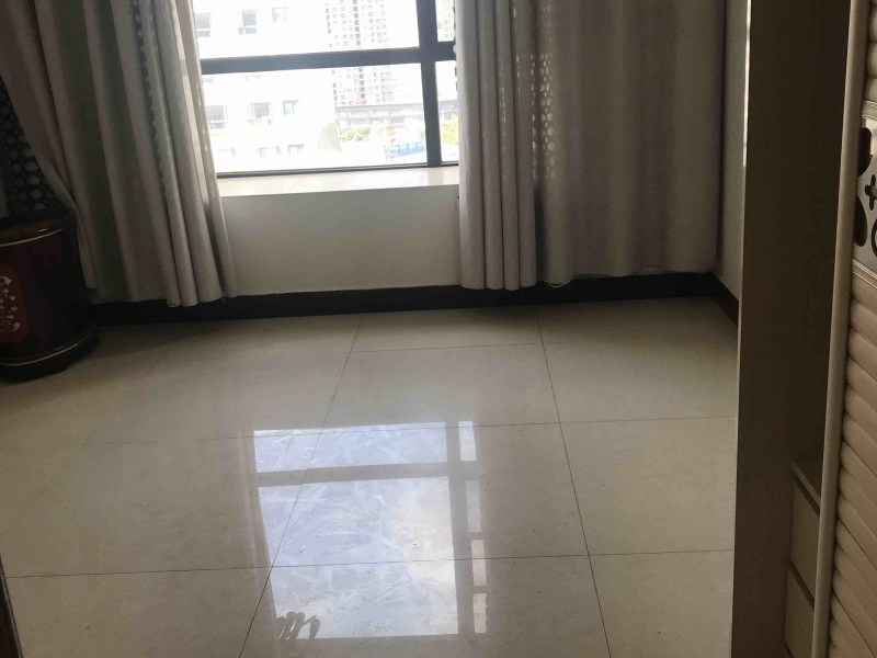 3室2廳2陽(yáng)臺(tái) 東驤神駿一期臥室