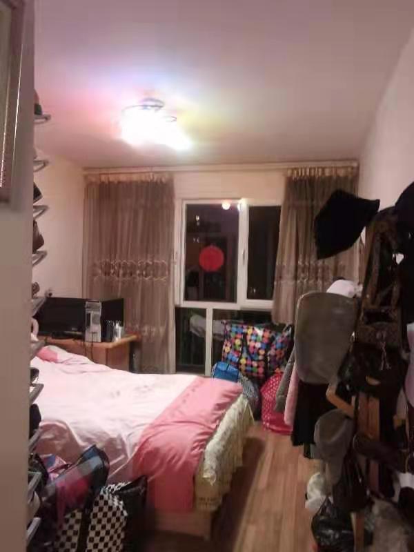 3室2廳2陽臺(tái) 世紀(jì)城玉春苑臥室