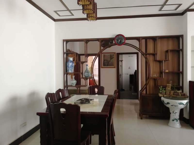 4室2廳1陽臺(tái) 東驤神駿一期餐廳