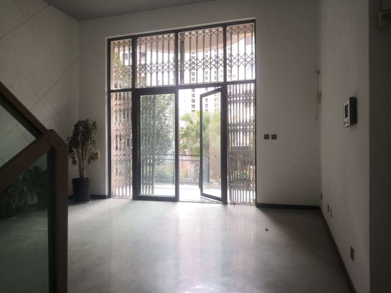 5室2廳2陽臺 香檳小鎮(zhèn)別墅客廳