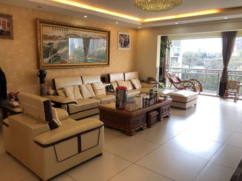 5室2廳2陽臺 云南映象C區(qū)客廳