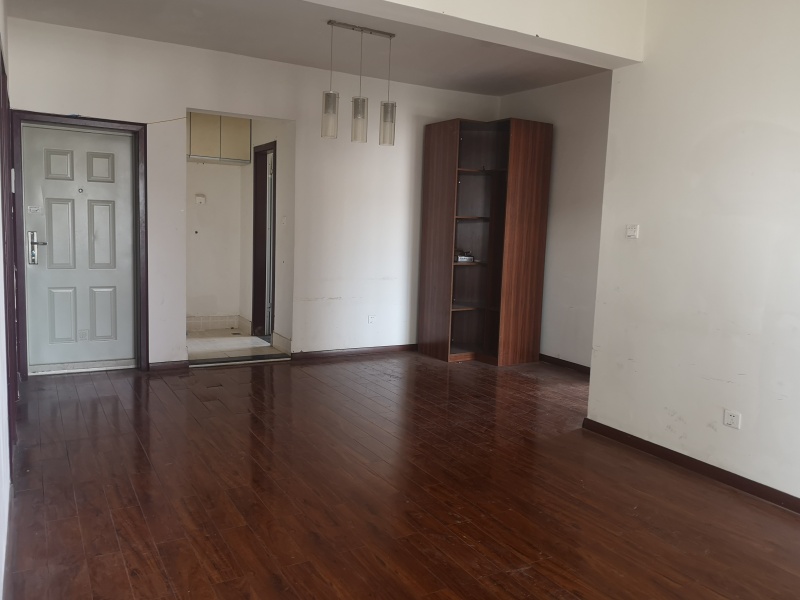 2室2廳2陽臺 龍江雅苑客廳