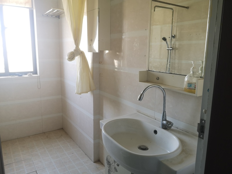 2室2廳2陽臺 龍江雅苑客廳