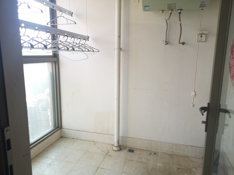 2室2廳2陽臺 龍江雅苑客廳