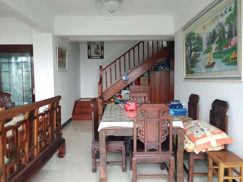 4室2廳2陽臺 城市山別墅客廳