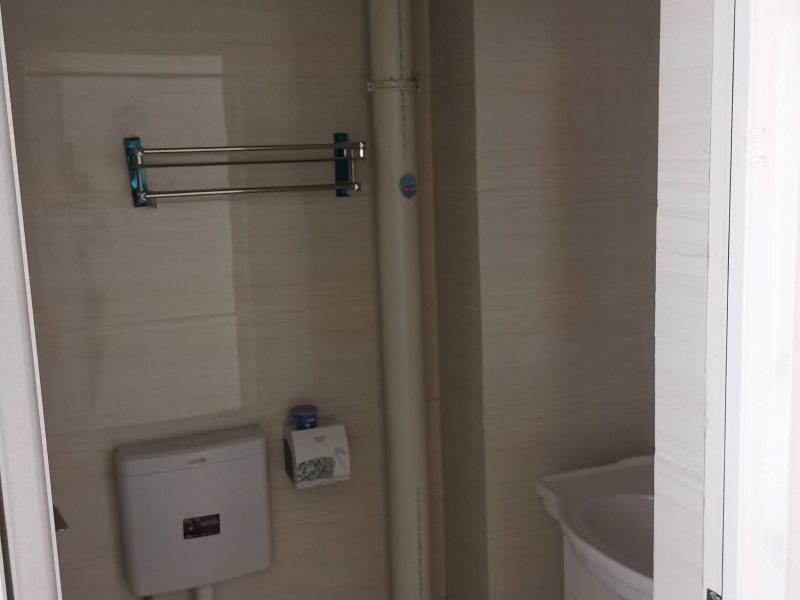 3室2廳2陽臺 建工新城衛(wèi)生間